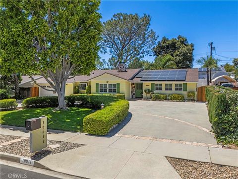 Photo of 10011 Genesta Avenue, Northridge, CA 91325 (MLS # SR26103688)