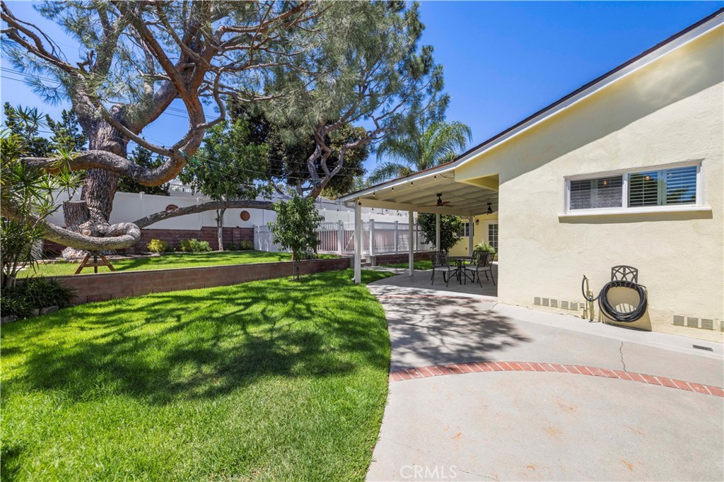 10011 Genesta Avenue
