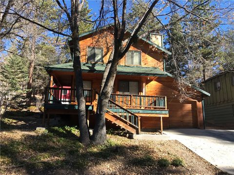 Photo of 33032 Arrowbear DR, Running Springs, CA 92382 (MLS # IG26151571)
