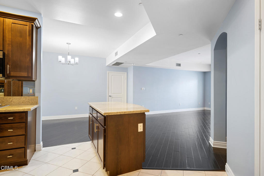 4424 Whitsett Avenue 102