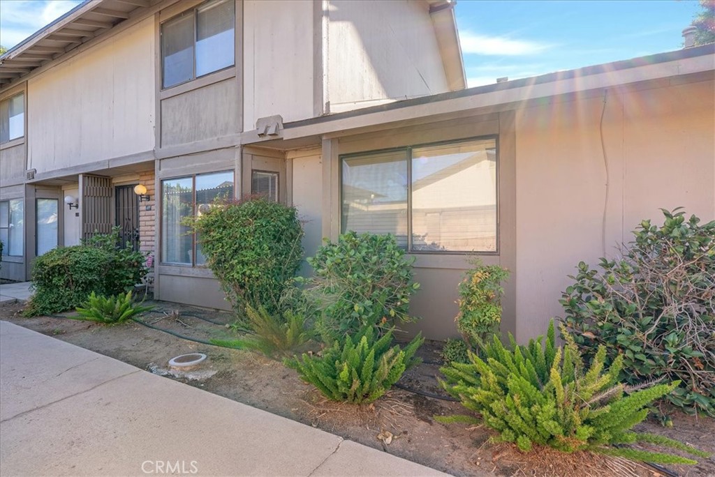 Freshly updated and move-in ready, this 3-bedroom, 2.5-bath apartment offers comfort, convenience, and investment potential just a short 5-minute walk to Fresno State! The interior has been thoughtfully refreshed with brand-new kitchen cabinets, a new hood, and stylish laminate flooring in the kitchen and bathrooms. Plush new carpet adds warmth to the living spaces, and the bathrooms shine with new sinks, faucets, and a modern shower insert. Enjoy the ease of indoor laundry and low-maintenance living in a central location near shopping, dining, and campus life. Ideal for students, families, or investors looking to grow their rental portfolio with a high-demand property in a prime location!