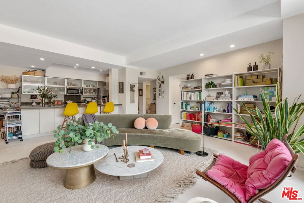 Photo of 7250 Franklin Avenue #903, Los Angeles, CA 90046 (MLS # 26873347)