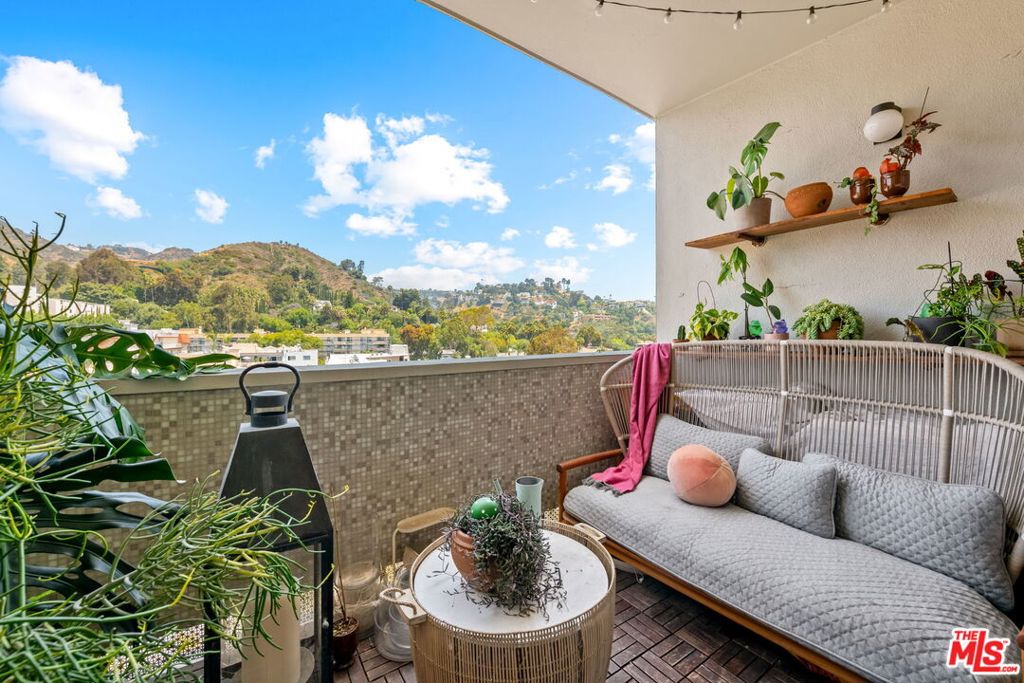 7250 Franklin Avenue 903, Los Angeles CA 90046