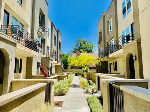 Photo of 489 Rose Court #E, Azusa, CA 91702 (MLS # CV26156693)