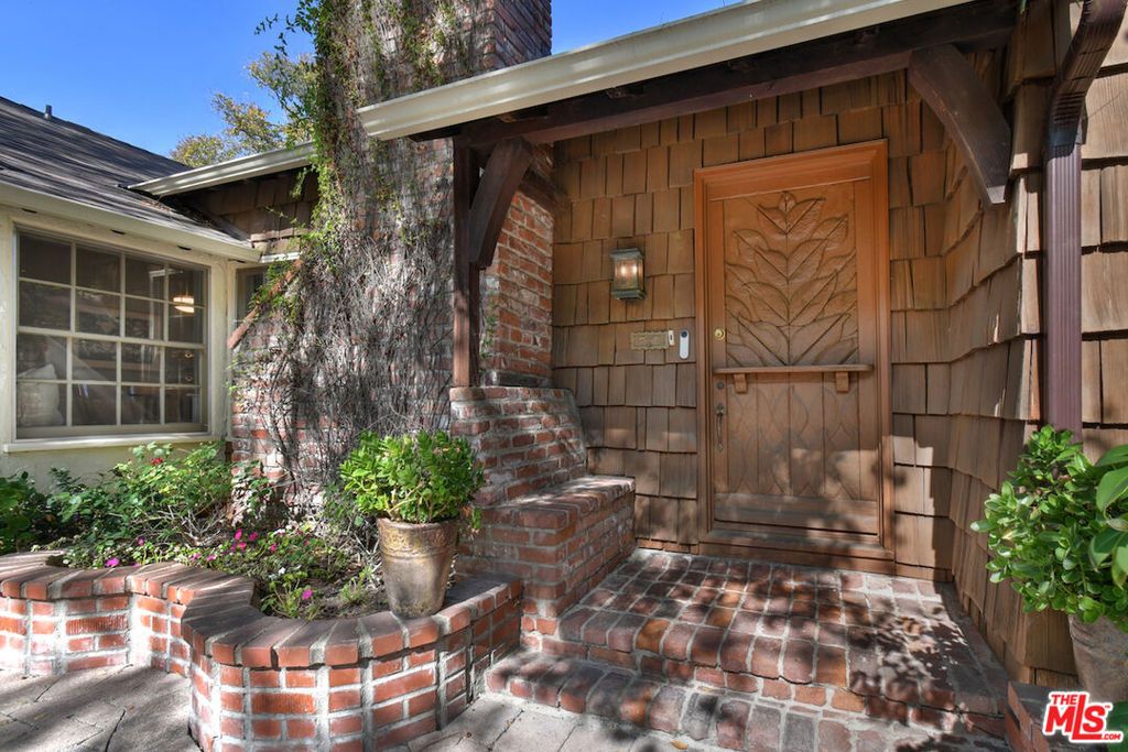 Photo of 15213 Del Gado Drive, Sherman Oaks, CA 91403 (MLS # 25616455)