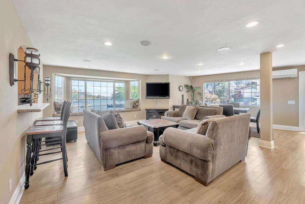 3848 Mariposa Drive