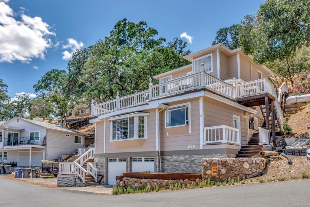 3848 Mariposa Drive