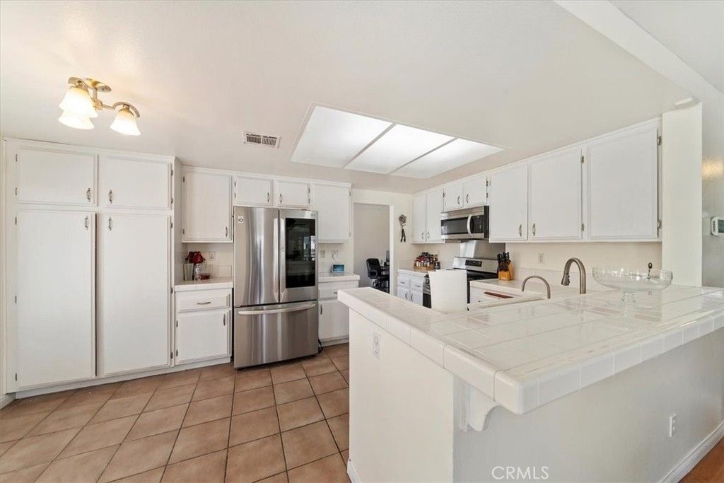 listing image 130729455055862199889