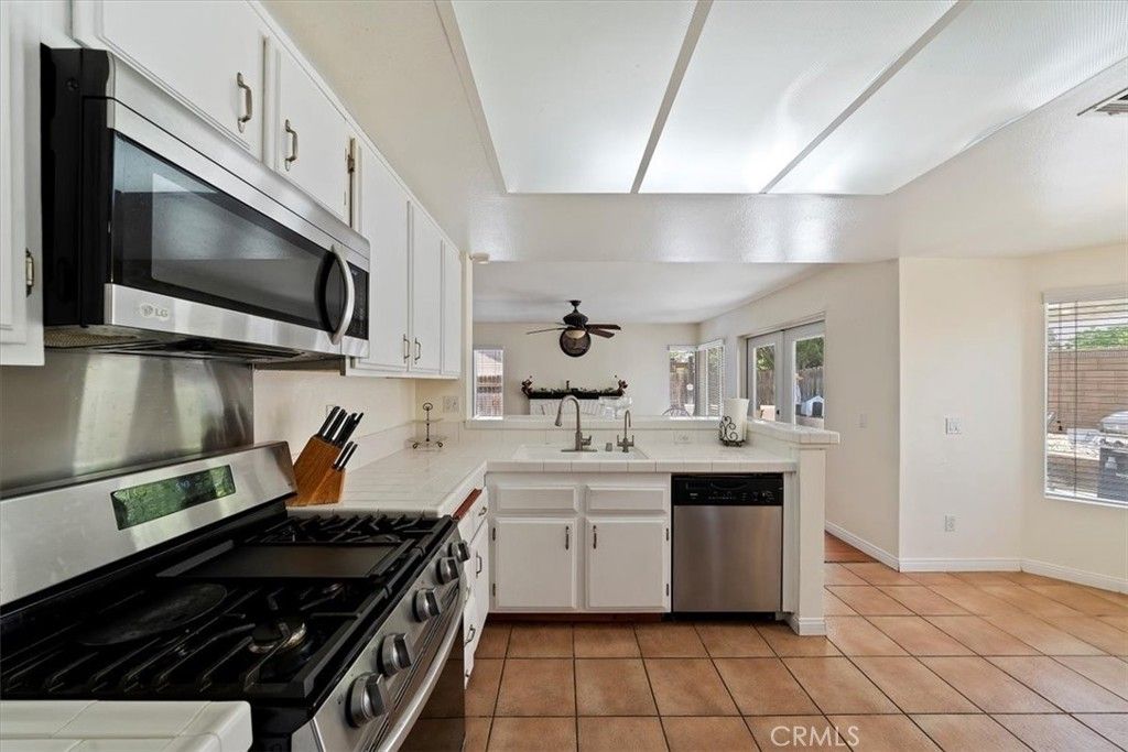 listing image 130725931078126383448