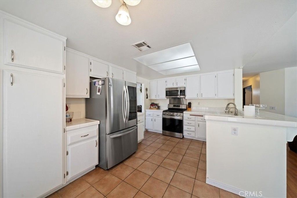 listing image 130724100926917989175