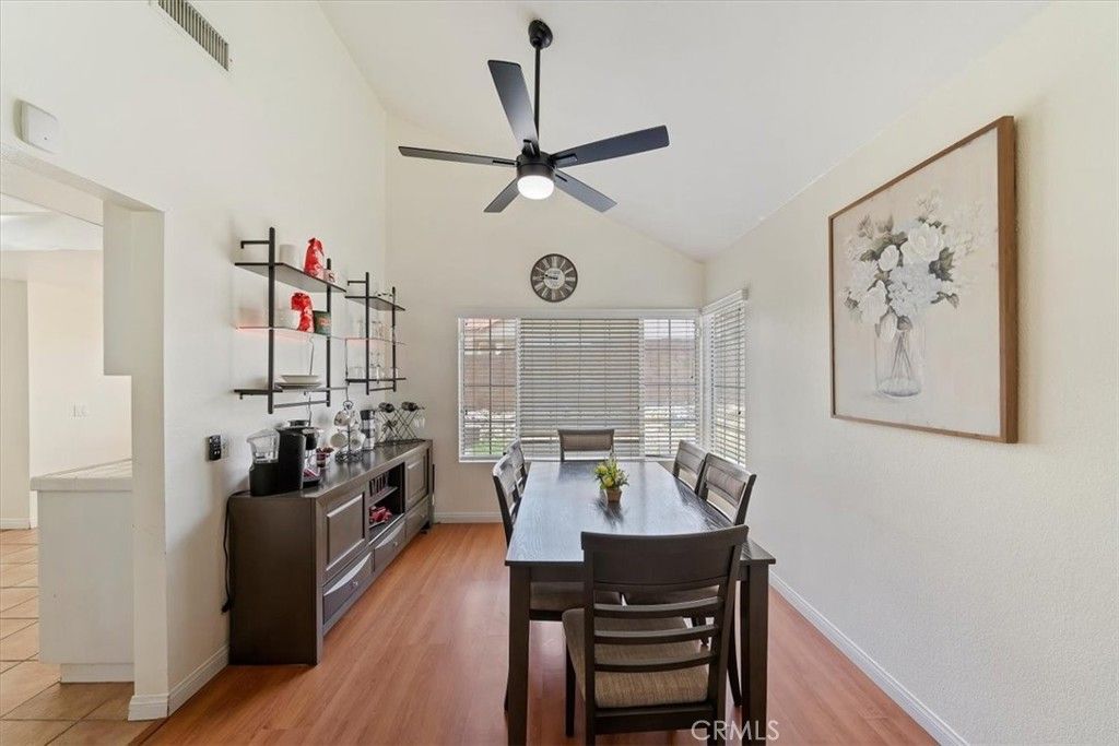 listing image 130721597249205349312