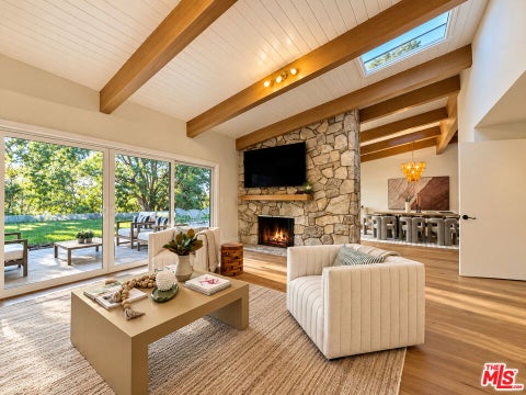 Photo of 5618 Wilhelmina Avenue, Woodland Hills, CA 91367 (MLS # 26998805)