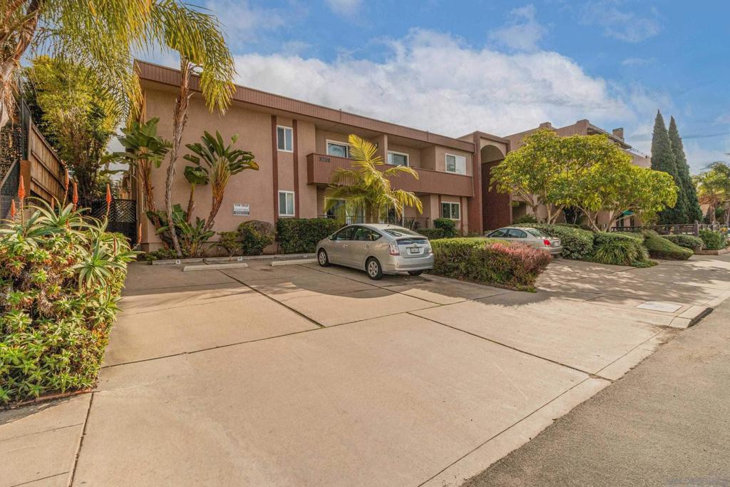 Ideally located Hillcrest condo, top floor, 2 bed 2 bath, unfurnished, 834 square feet, attractive end-unit offers an open floorplan with newer dual-paned vinyl windows, dishwasher, refrigerator & range hood, BALCONY, small PET FRIENDLY, COMMON AREA Laundry, 1 reserved parking space. (Please preview this residence prior to submitting an application).