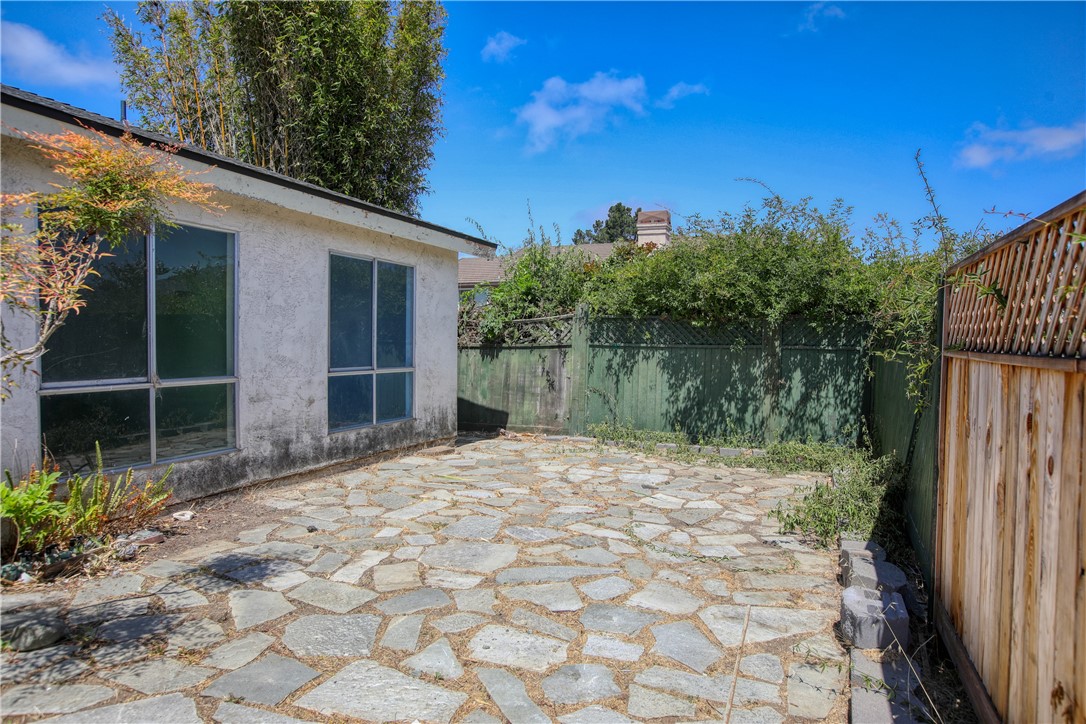 1097 San Adriano