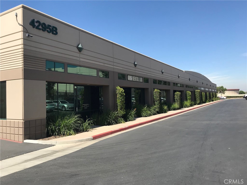 WELL MAINTAINED,MULTI-TENANT BUSINESS PARK
Available: Unit 113 (1,342 SF)
Rental Rate: $1.50 per square foot(+0.10 psf CAM) per month
Lease Type: Industrial Gross
Term: 1-5 Years
Possession: Available Now
- Great location on the NW corner of Milliken Avenue and Jurupa Street
- Close proximity to the 15, 10 and 60 Freeways
- Near the Ontario Airport, Ontario Mills Mall, Toyota Arena and more