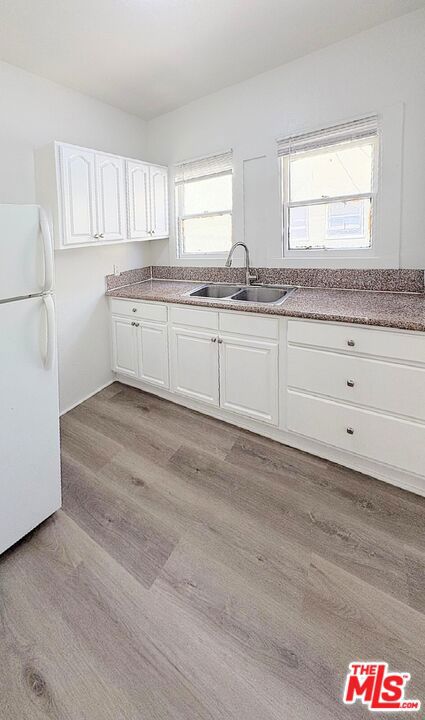 Available now, 2 bed/1 bath in great location steps away from Downtown Long Beach's vibrant shops, restaurants, and entertainment, including the waterfront and Aquarium of the Pacific. This home has abundant natural sunlight, modern updates including vinyl plank flooring and a stainless steel stove and there is ample closet space. Attached on-site shared laundry room. Street parking (monthly parking lots nearby). Call for pets. Agent and Lessee are to do their own due diligence and investigation of all information provided herein or anywhere else and any information provided by agent, owner or their rep at any time. Square footage is an estimate. Floorplan reflects another very similar unit.