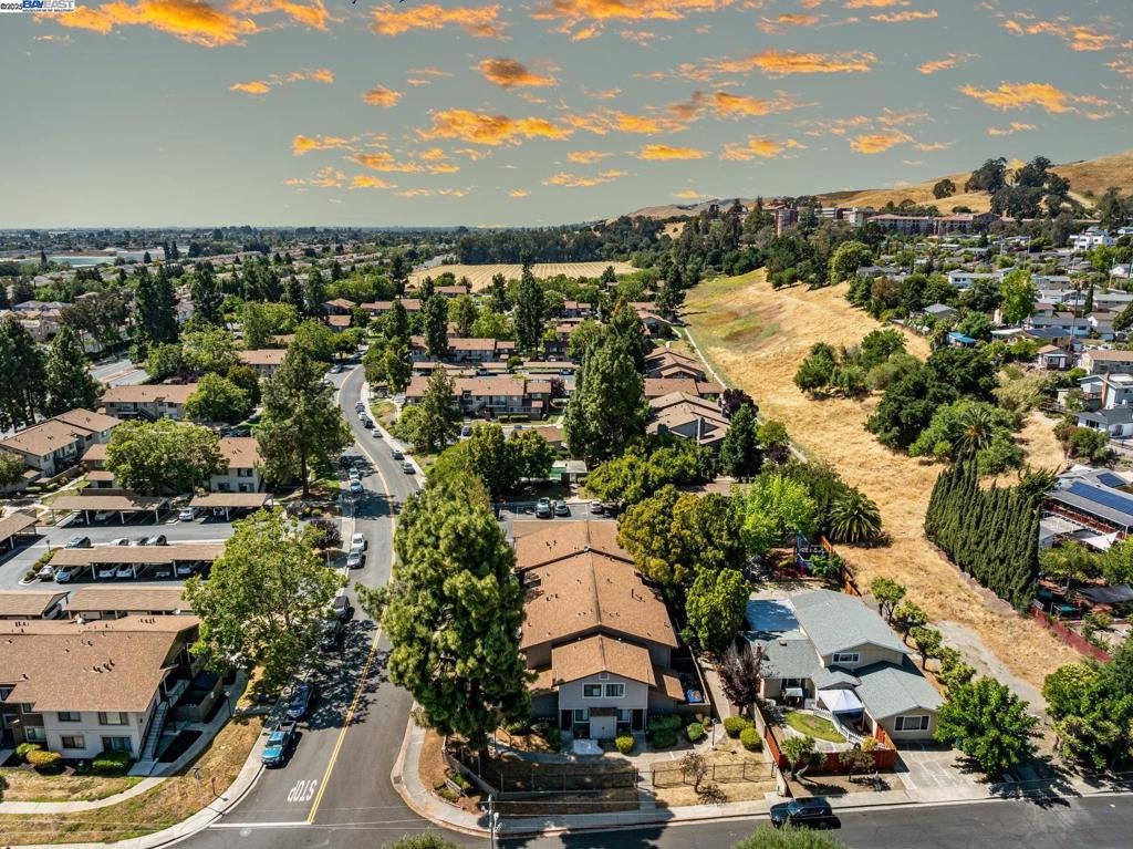 MISSION HILLS - Residential