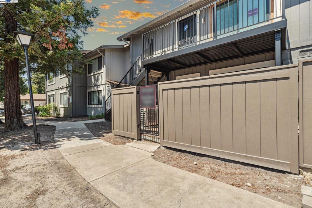 MISSION HILLS - Residential