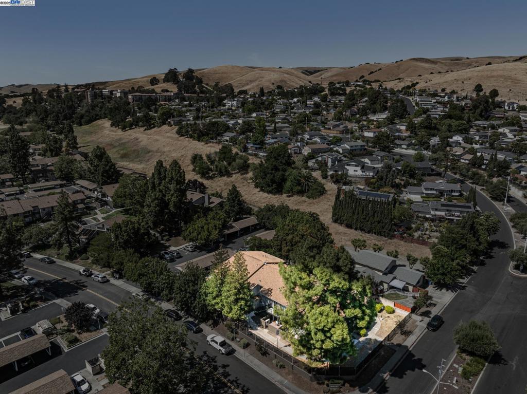 MISSION HILLS - Residential