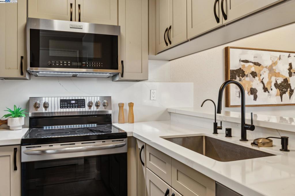 MISSION HILLS - Residential