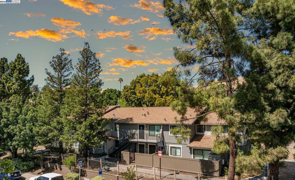 MISSION HILLS - Residential