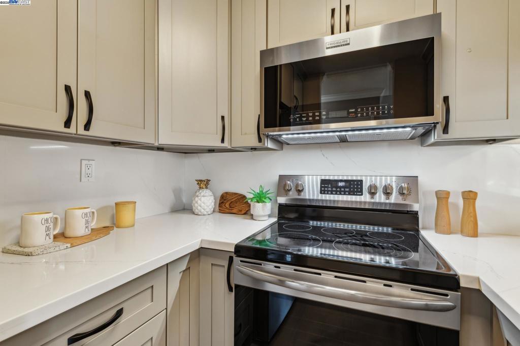 MISSION HILLS - Residential