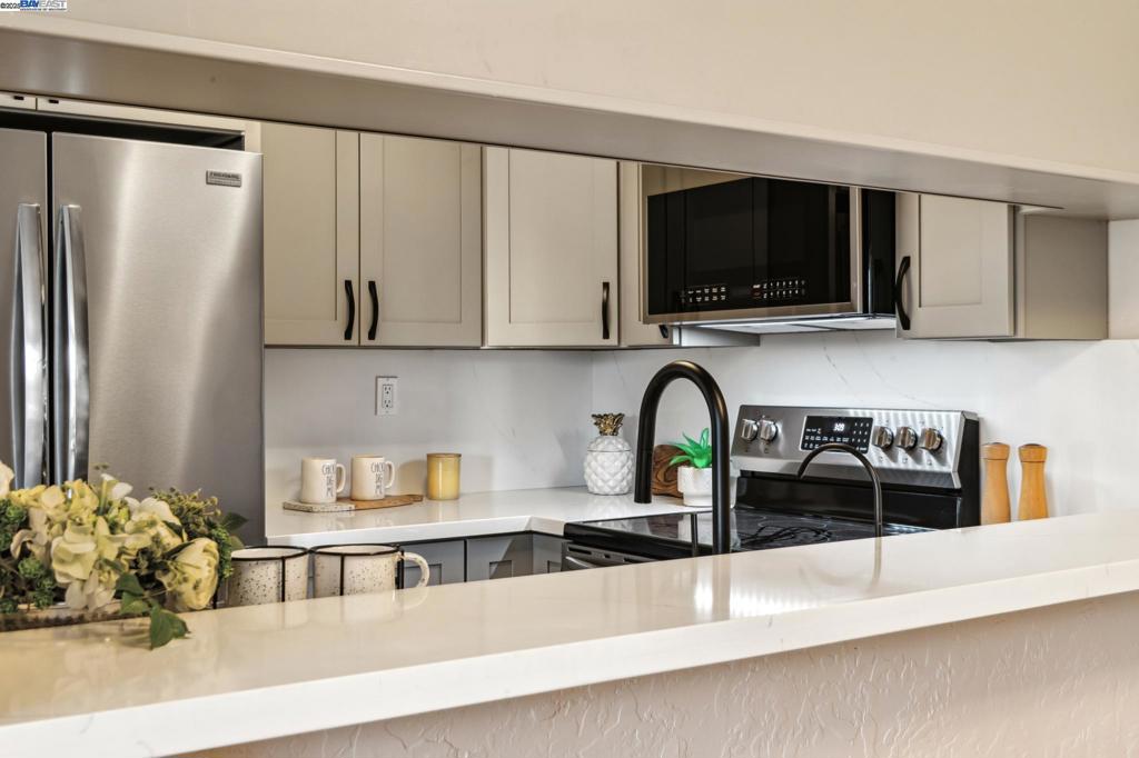 MISSION HILLS - Residential