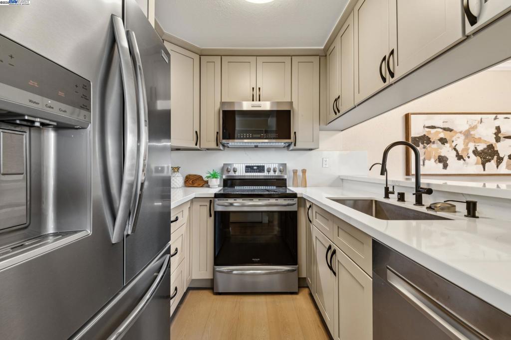 MISSION HILLS - Residential