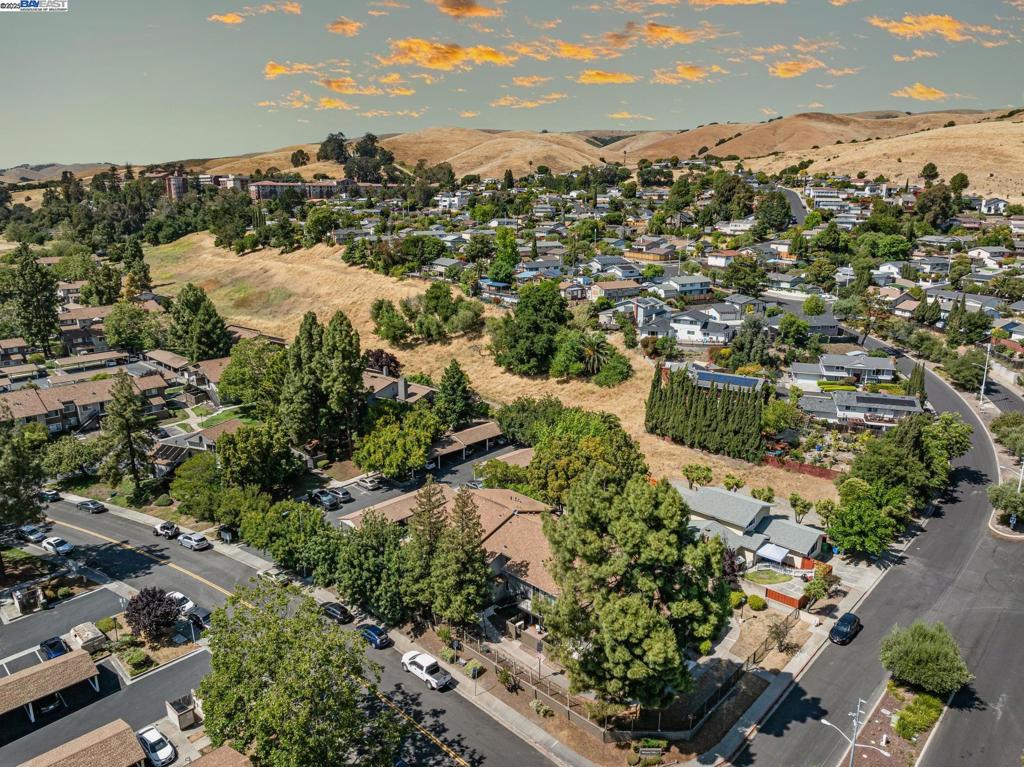 MISSION HILLS - Residential