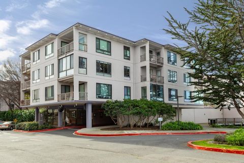Photo of 5 Admiral Dr Dr #F408, Emeryville, CA 94608 (MLS # 41120150)