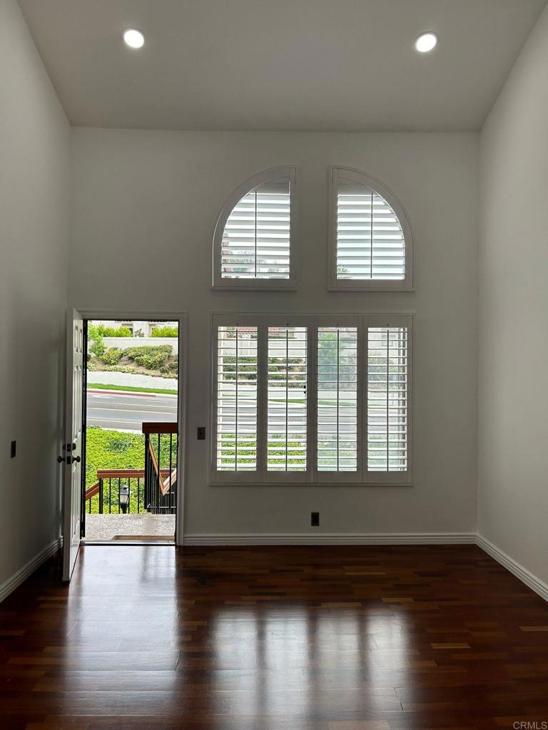 Spacious 1bd+loft available for move in! Remodeled throughout with mahogany wood flooring, custom paint, recessed lighting, vaulted ceilings, tile in kitchen and bath, new stainless appliances including dishwasher, newer countertops, cabinetry. Upgraded lighting, ceiling fan in primary bedroom. large walk-in closet with additional storage. Primary bedroom and full bathroom on the main floor. Upstairs loft space that can be a 2nd bedroom or office space, multiple use. Combo washer/dryer in unit. 1 assigned covered parking space w storage space plus Guest Parking. Attic storage. Community pool, spa, and bbq! Close to UCSD, 52/5/805 freeways, La Jolla beaches and Torrey pines golf course. Walk to restaurants, huge parks, canyons, and trolley. Minutes to anywhere in San Diego. Pets ok with restrictions. Available Sept 1.