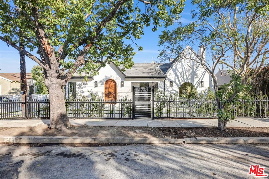 11404 Biona Drive