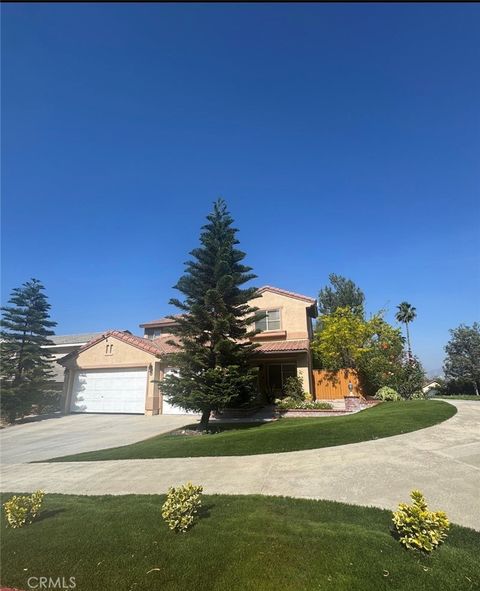 Photo of 12312 Edgecliff Ave Ave, Sylmar, CA 91342 (MLS # SR26075402)