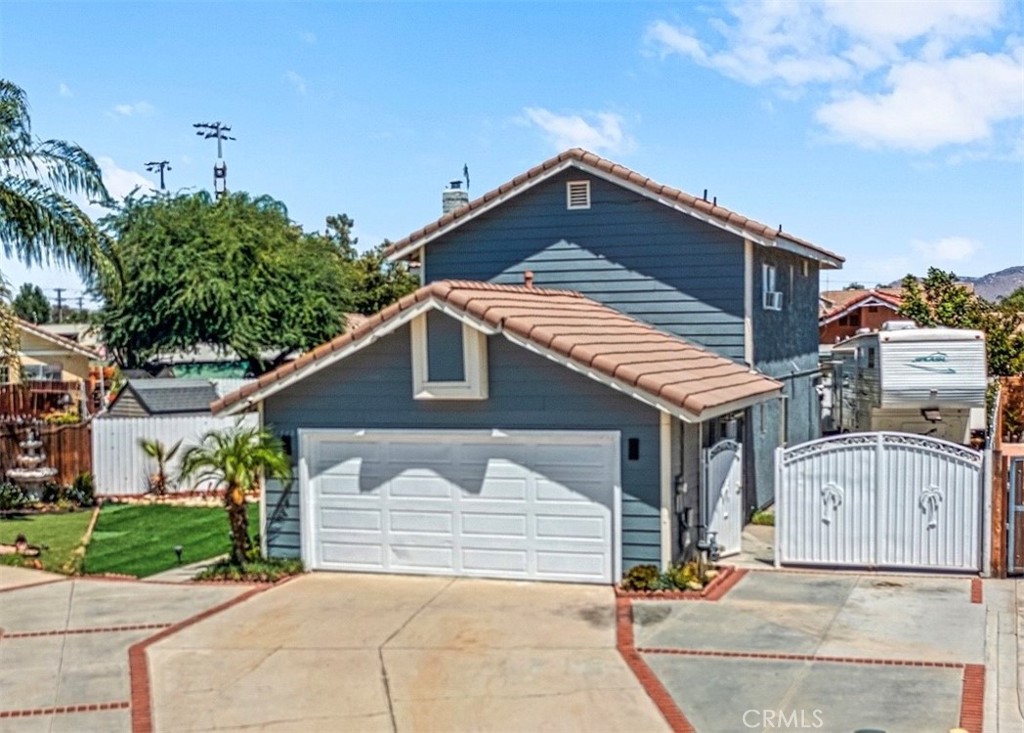 Welcome to this beautifully maintained two-story home, ideal for entertaining and family gatherings. Step into a spacious backyard oasis featuring a majestic pool with a fountain, creating the perfect setting for fun and relaxation.
Inside, the home offers 3 bedrooms, 2.25 bathrooms, and a versatile bonus room downstairs—great for a home office, guest room, or playroom. The expansive master suite includes a large bedroom and a generously sized bathroom for added comfort. The property has room for an RV parking!
The kitchen was remodeled approximately five years ago and features elegant wood cabinetry, quartz countertops, a double sink, and a stylish tile backsplash. Both the kitchen and living room boast durable and easy-to-maintain tile flooring.
Conveniently located near shopping centers, gas stations, and major streets, this property sits on a quiet cul-de-sac, offering both privacy and accessibility. Don’t miss the opportunity to make this inviting and functional home yours!