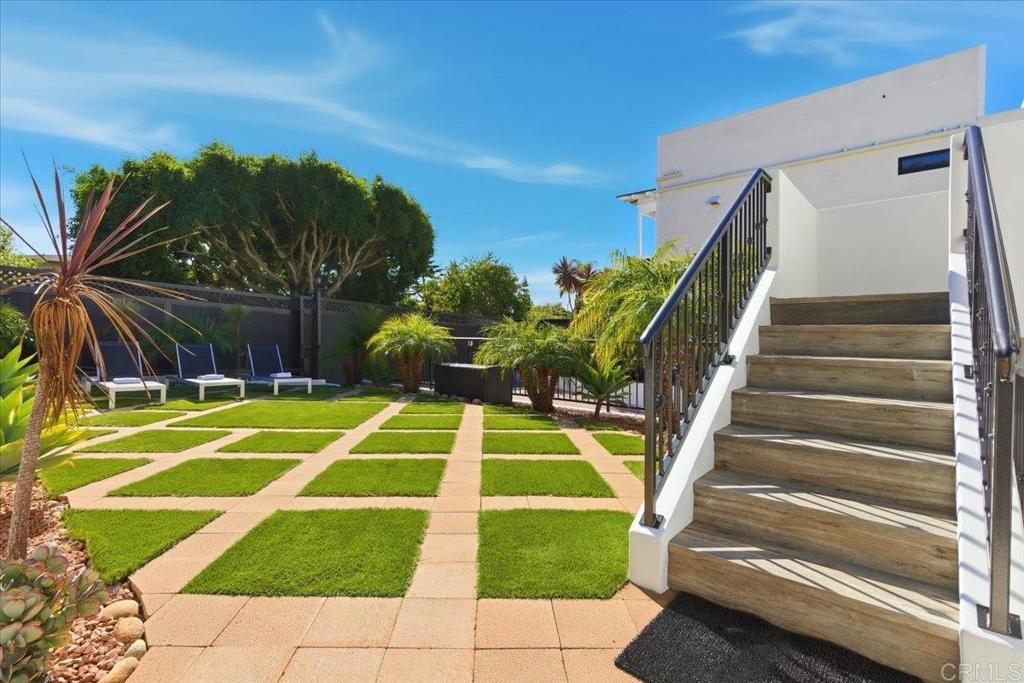 1045 Van Nuys Street