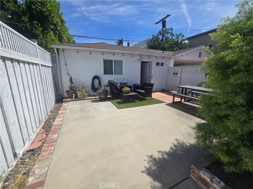 Welcome to this spacious Studio Unit with Private entrance and private Patio.

This well-maintained unit offers a practical layout with both indoor and outdoor living space.

Open kitchen with wood cabinetry, gas cooktop, and stainless steel refrigerator

Living area with recessed lighting and a nice ceiling fan.

Full bathroom with tiled shower/tub combo, large vanity, and additional storage cabinet. Fenced patio with dining area and seating options

Washer and dryer. 

Walking distance from shopping centers and restaurants.

Conveniently designed for comfort and easy upkeep, this unit is ideal for a quite living.

 Feel free to contact for any questions 818-331-9135