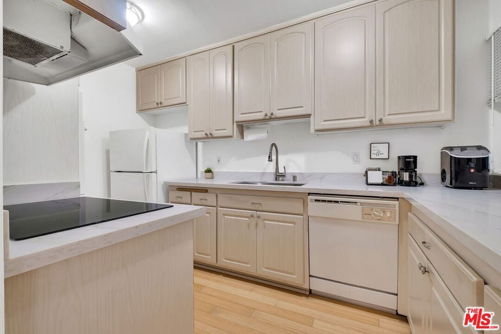 5651 Sumner Way 102, Culver City CA 90230