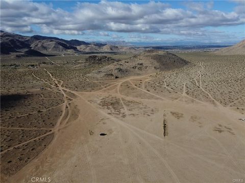 Photo of 3 Fairview Valley Road, Apple Valley, CA 92307 (MLS # HD25248191) Photo of 3 Fairview Valley Road, Apple Valley, CA 92307 (MLS # HD25248191)