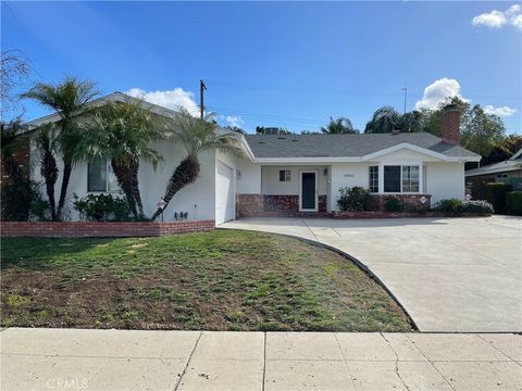 Photo of 23832 Calvert Street, Woodland Hills, CA 91367 (MLS # SR26020554)