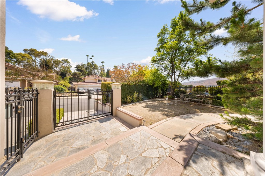 2767 Saleroso Drive