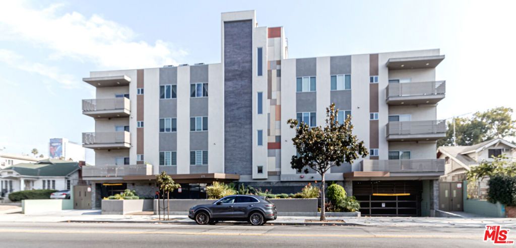 Photo of 820 S Wilton Place #405, Los Angeles, CA 90005 (MLS # 25588923)