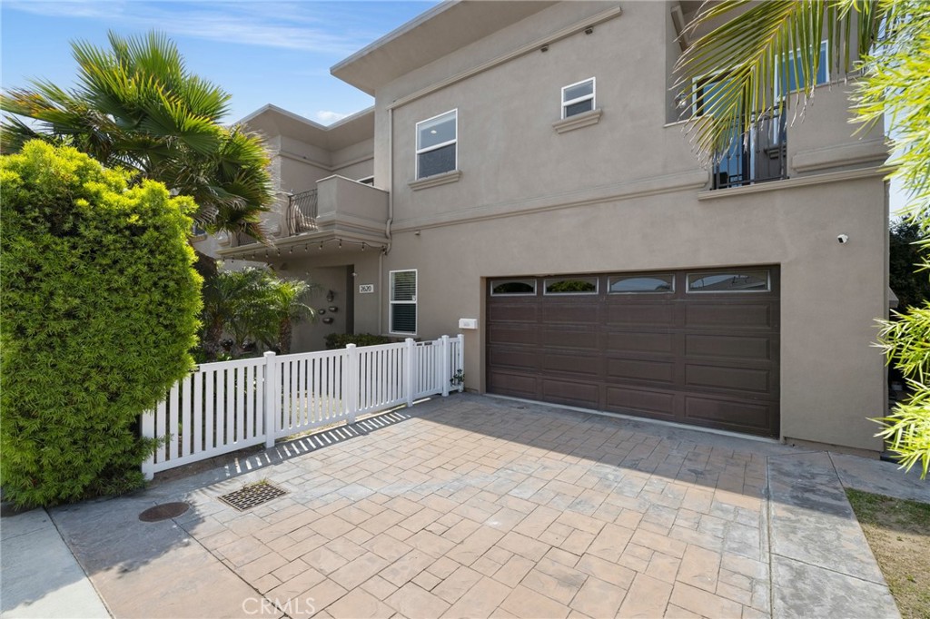 2620 Huntington Lane