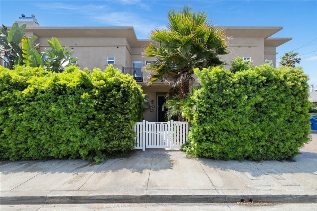 2620 Huntington Lane