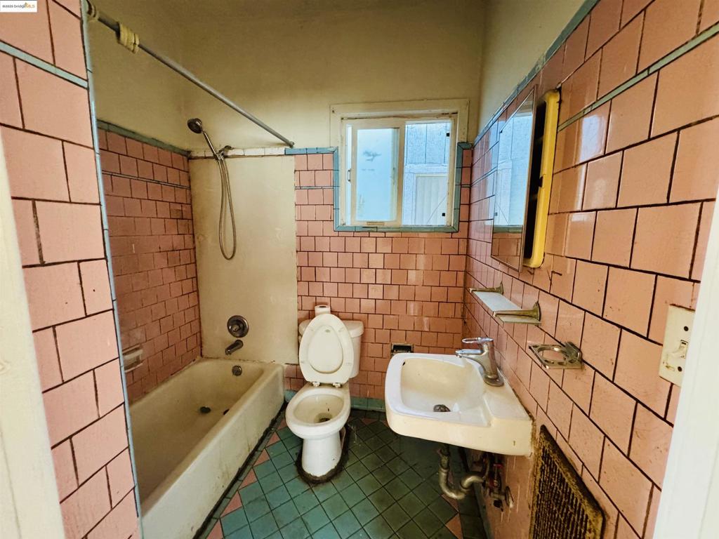 LAKE MERRITT - Residential Income