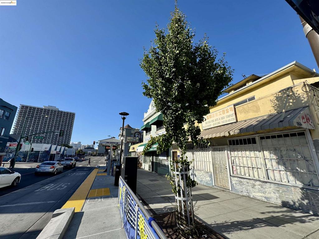 LAKE MERRITT - Residential Income