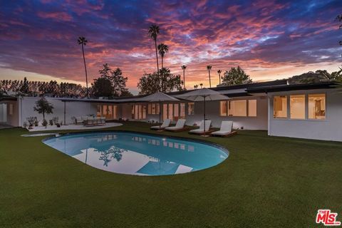 Photo of 502 Evelyn Place, Beverly Hills, CA 90210 (MLS # 26829191)