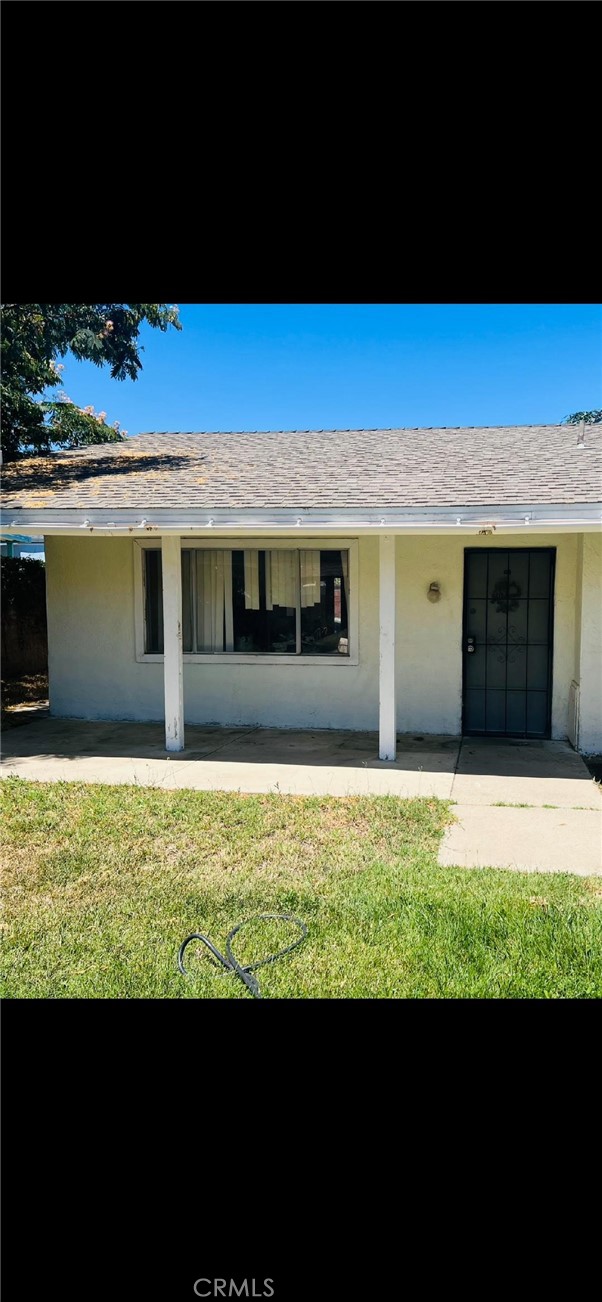 Great Location closer of the Machado Elementary school and park, This is a Duplex. This uint has 3 Beds 1 Bath with 1 car detached garage and one parking space infront of the garage. This unit has its own private back yard. This is the second unit in this complex. Rent Includes water and trash.