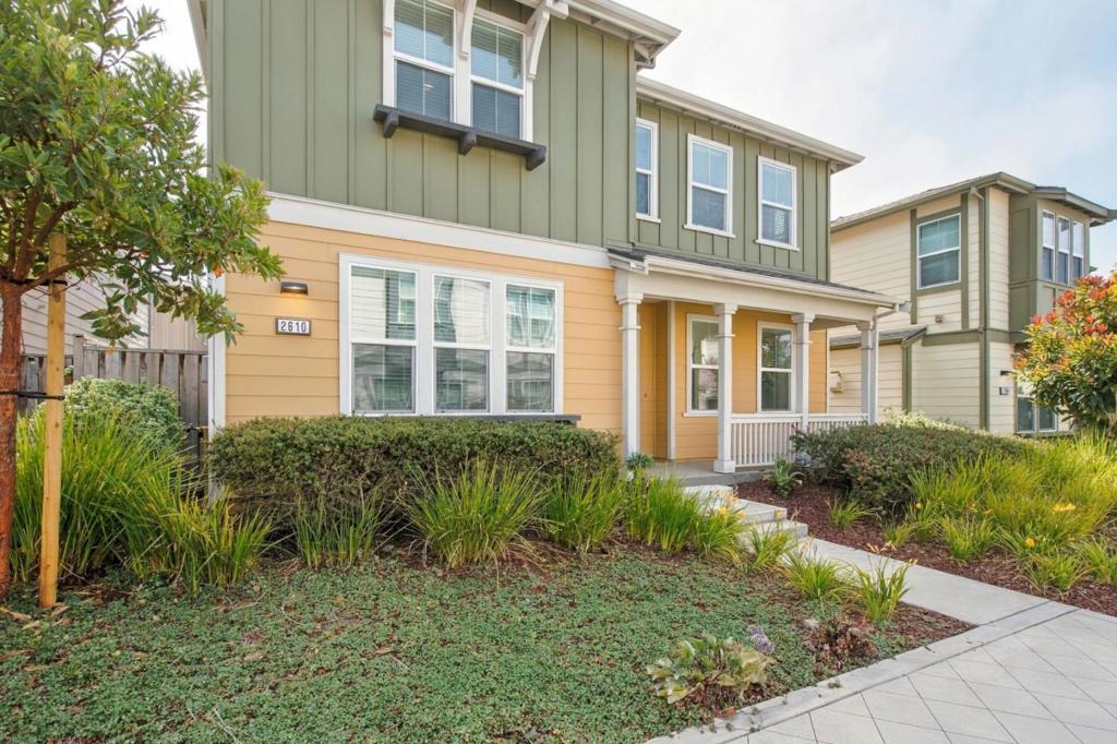 2610 Bluewater Court