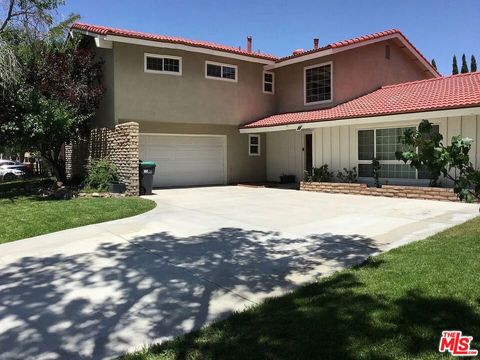 Photo of 42900 Staffordshire Drive, Lancaster, CA 93534 (MLS # 25593131)