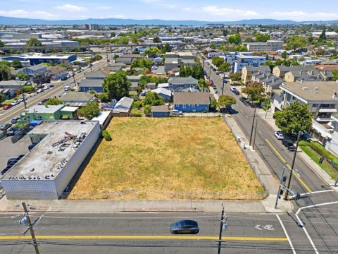 Photo of 2101 Washington Avenue AVE, San Leandro, CA 94577 (MLS # ML82056867)